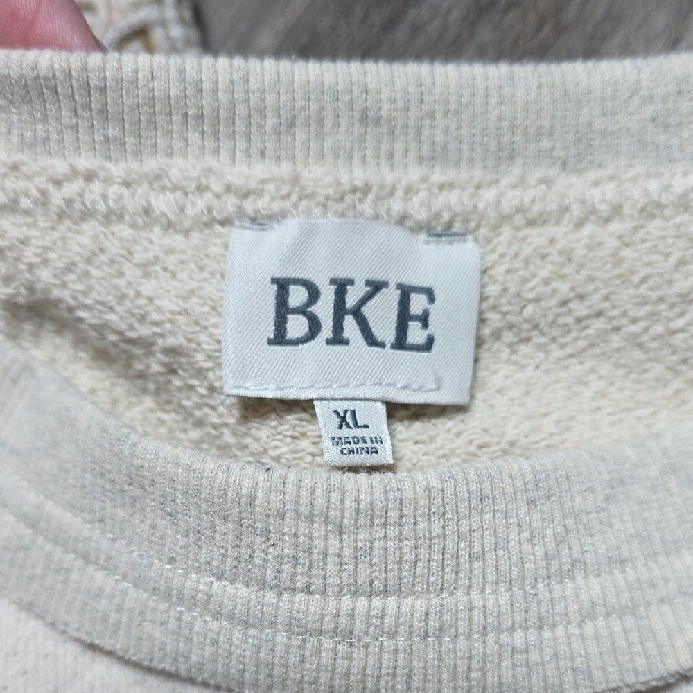 BKE x BUCKLE | Pieced Knit Panels & Raw Edge Pullover Crewneck Sweater - Picture 2 of 10